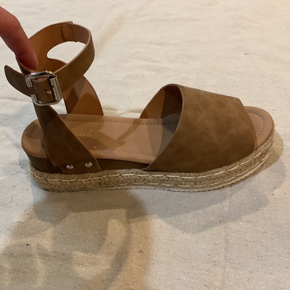 Sandals - Picture 2 of 4